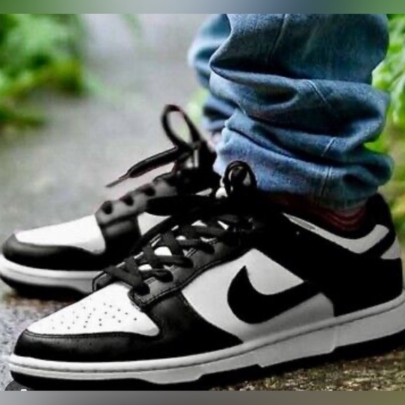 Nike SB Dunk Low leather low trainers Sz 9.5 Black White - Picture 3 of 12